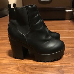 CHUNKY GOTHIC BLACK BOOTS